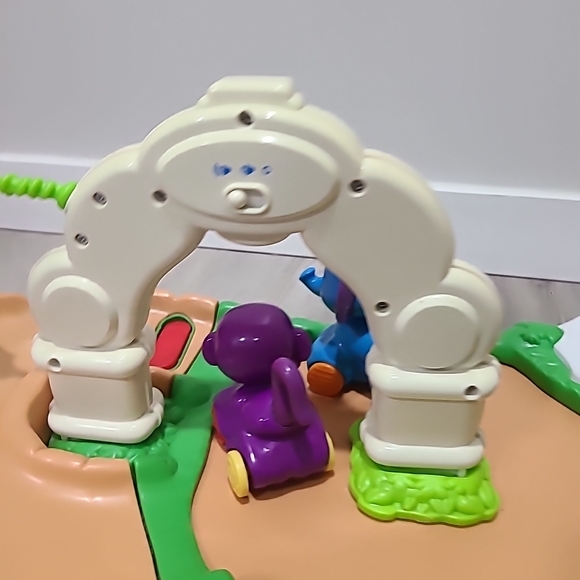 Fisher Price Amazing Animals Spinnin' Around Musical Zoo Playset WORKS - Picture 13 of 14